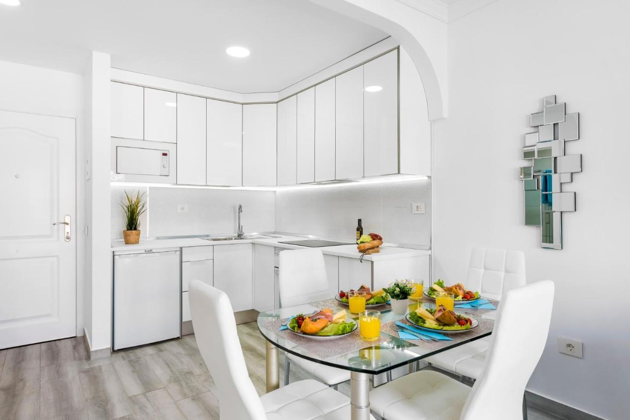 Sunshine Smart Home Hi-End Services Av Streaming Arona  Eksteriør billede